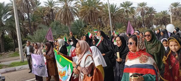 راهپیمایی باشکوه ۲۲ بهمن در فین؛ جلوه‌ای از حضور پرشور مردم