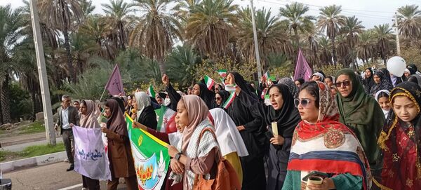راهپیمایی باشکوه ۲۲ بهمن در فین؛ جلوه‌ای از حضور پرشور مردم