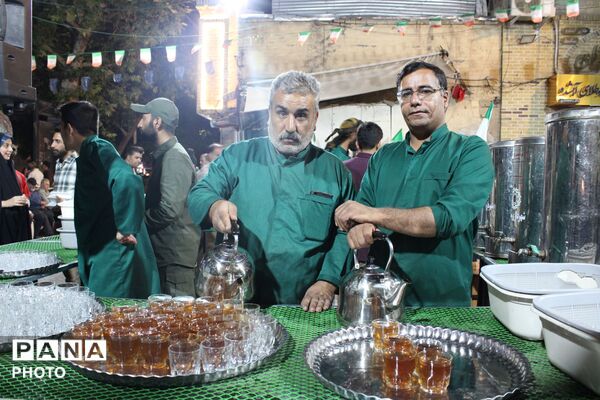 چایخانه فاطمه الزهرا برای هفتاد و هفتمین شب میزبان مردم 