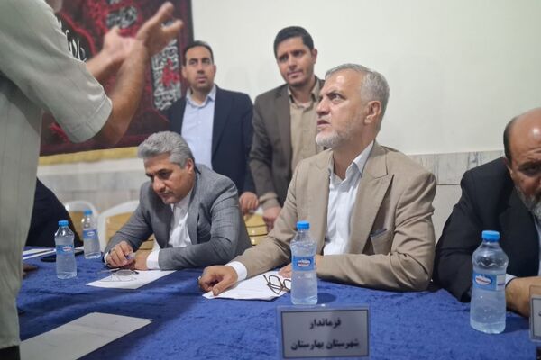 ملاقات مردمی بهارستان با جمعی از مسئولین شهرستان