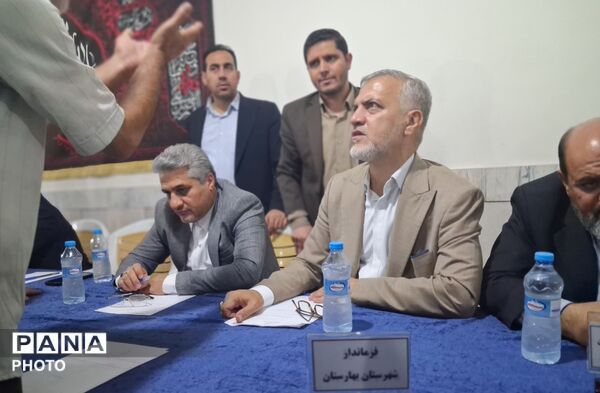 ملاقات مردمی بهارستان با جمعی از مسئولین شهرستان