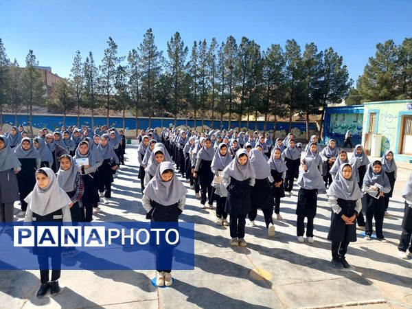  تجلیل از همیاران مشاور دبیرستان نمونه دولتی مهرورزان