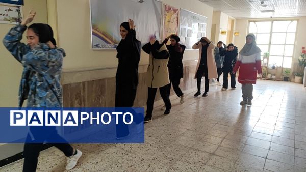 مراسم گرامیداشت هفته پدافند غیرعامل در دبیرستان عشایری شبانه‌روزی نسیبه