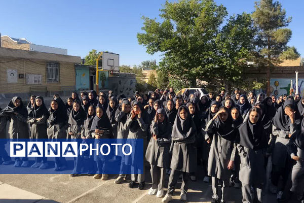 گام‌های استوار، آینده‌ای روشن: جشن آغاز سال تحصیلی در دبیرستان شاهد ام ابیها آباده