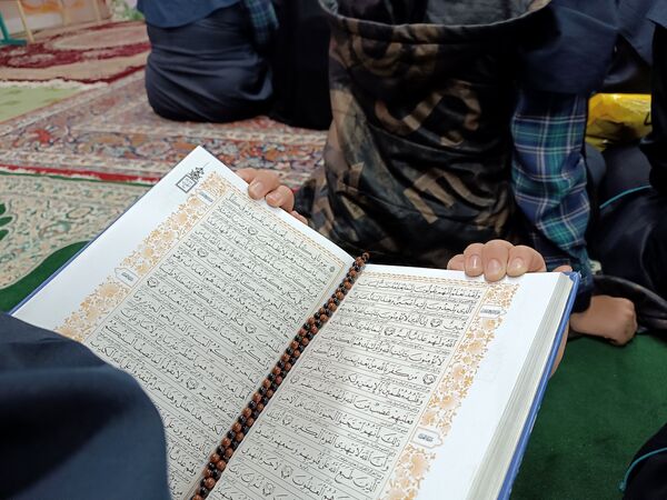 محفل انس با قرآن کریم  در دبیرستان شاهد یاس نبی «س»