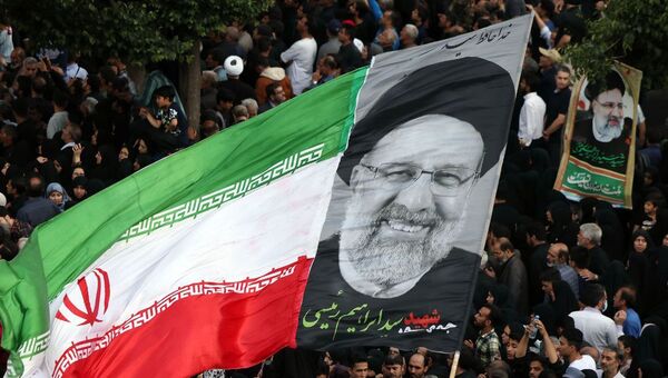سیل خروشان زائران و مجاوران رضوی در مراسم تشییع پیکر شهدای خدمت