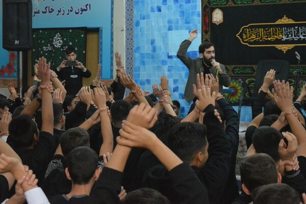 هم‌نوایی دانش‌آموزان مدرسه شهدای علم و فناوری در سوگ حضرت زهرا(س)