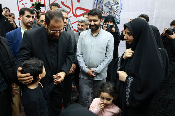 مراسم بزرگداشت شهیدان خدمت در دبیرستان متوسطه دوم امام صادق(ع)