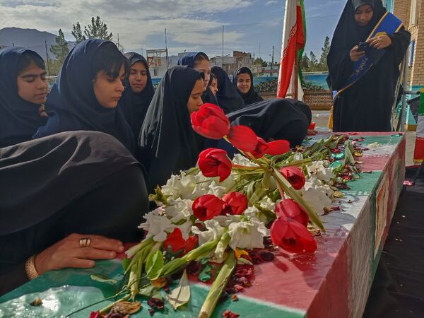 آماده‌سازی دبیرستان هاجر بیرجند برای استقبال از شهید گمنام 