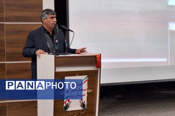 اجتماع بزرگ دانش آموزان بسیجی پردیس در گرامیداشت شهدای دانش آموز