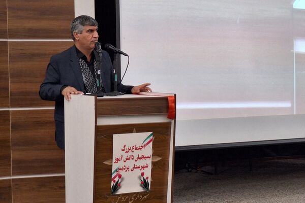 اجتماع بزرگ دانش آموزان بسیجی پردیس در گرامیداشت شهدای دانش آموز