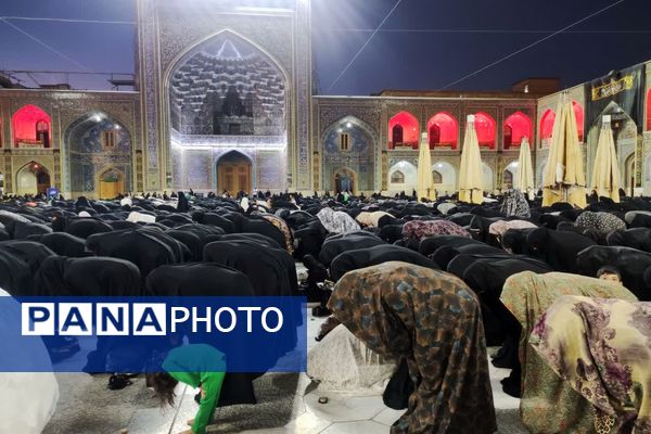 برگزاری نماز جماعت در حرم مطهر امام رضا (ع)