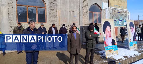 پاسخ حماسی مردم انقلابی فاروج به استکبار جهانی با حضور در راهپیمایی ۲۲بهمن 