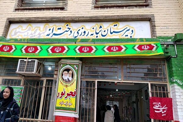 برپایی نمایشگاه و بازارچه کارو فناوری در دبیرستان شهید مجید دهنوی نیشابور