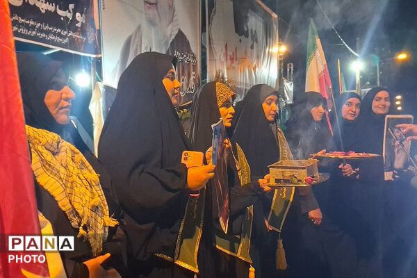 شامگاهی دیگر از حضور گرمه مردمان باشتی در کف خیابان‌ها