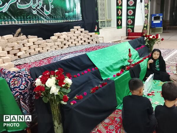 سفره‌داران کوچک میهمانان بزرگ اربعین در شهر جعفریه