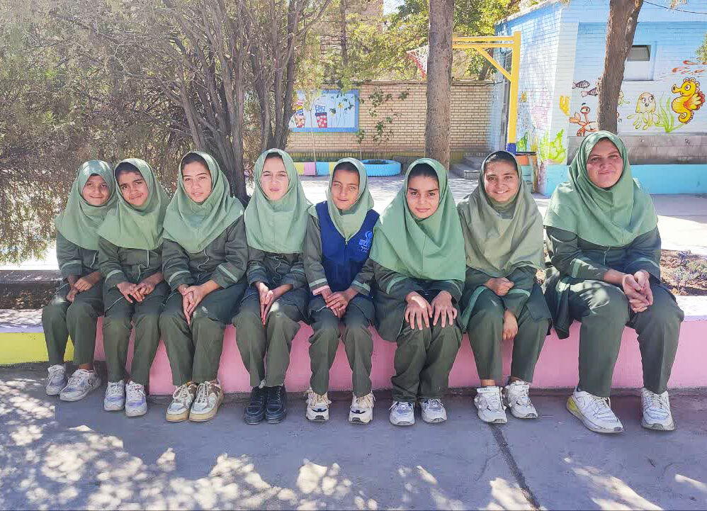قاب یادگاری از دانش آموزان دبستان میلاد شهرستان نیشابور