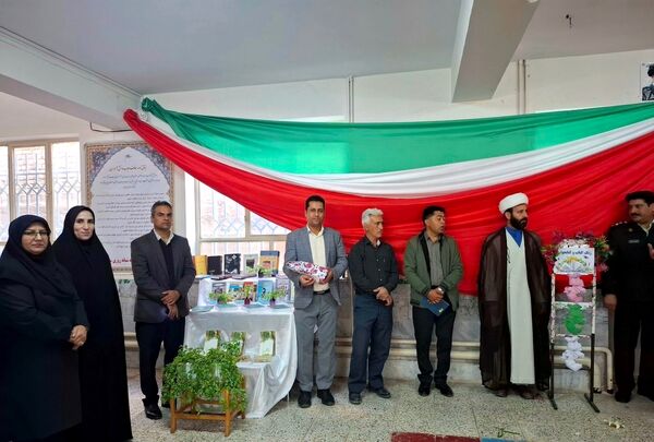 نواخته شدن زنگ کتاب و کتابخوانی در دبیرستان سمیه نوخندان