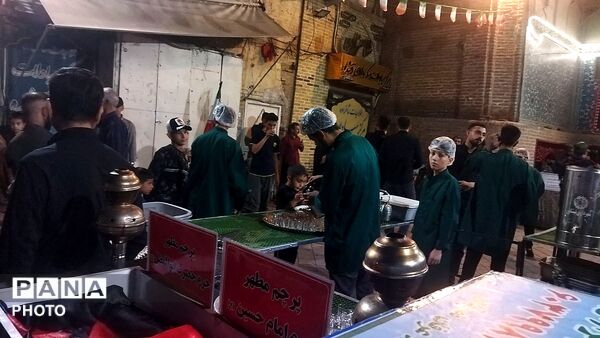 فعالیت چایخانه حضرت زهرا(س) در شب چهارم محرم 