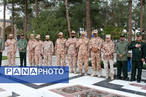 عطر افشانی گلزار شهدای زیارتگاه شهید آیت الله سید حسن مدرس (ره)