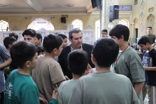 همراهی مسئولین با دانش‌آموزان معتکف شهر مهستان