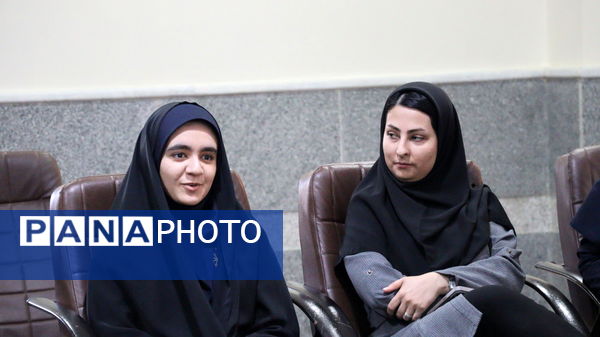 دیدار نخبگان دانش‌آموزی با نماینده ولی فقیه در استان بوشهر 