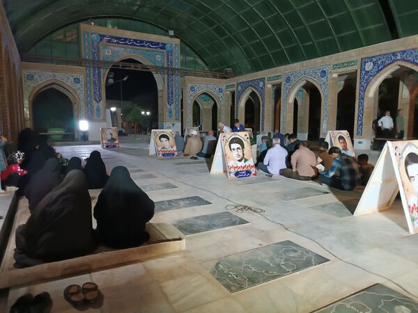 مراسم قرائت زیارت عاشورا به‌مناسبت هفته دفاع مقدس در مزار شهدای خلیل آباد