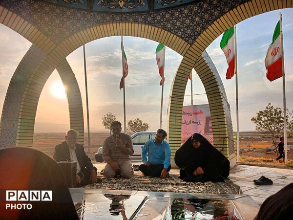 قرائت زیارت آل یاسین در جوار مزار شهدای گمنام