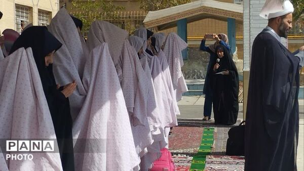 برگزاری باشکوه نماز جماعت در دبیرستان دخترانه کوثر