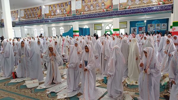 جشن تکلیف ۵۰۰ دانش‌آموز دختر شهرستان قلعه گنج