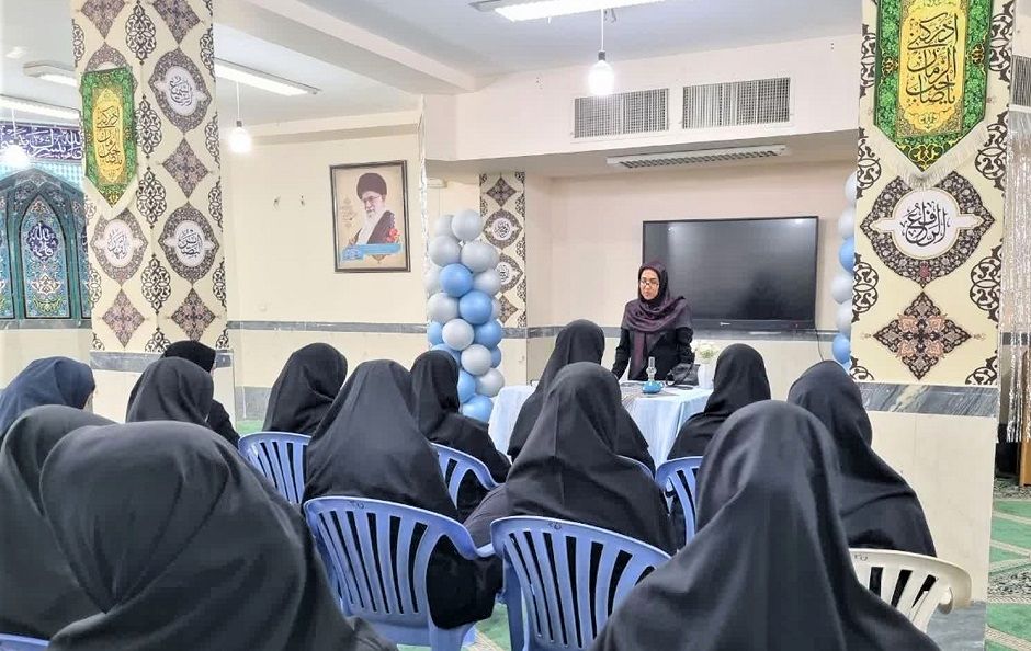 برگزاری اختتامیه فعالیت‌های «ادب‌سرا» دبیرستان فرزانگان۲ قم