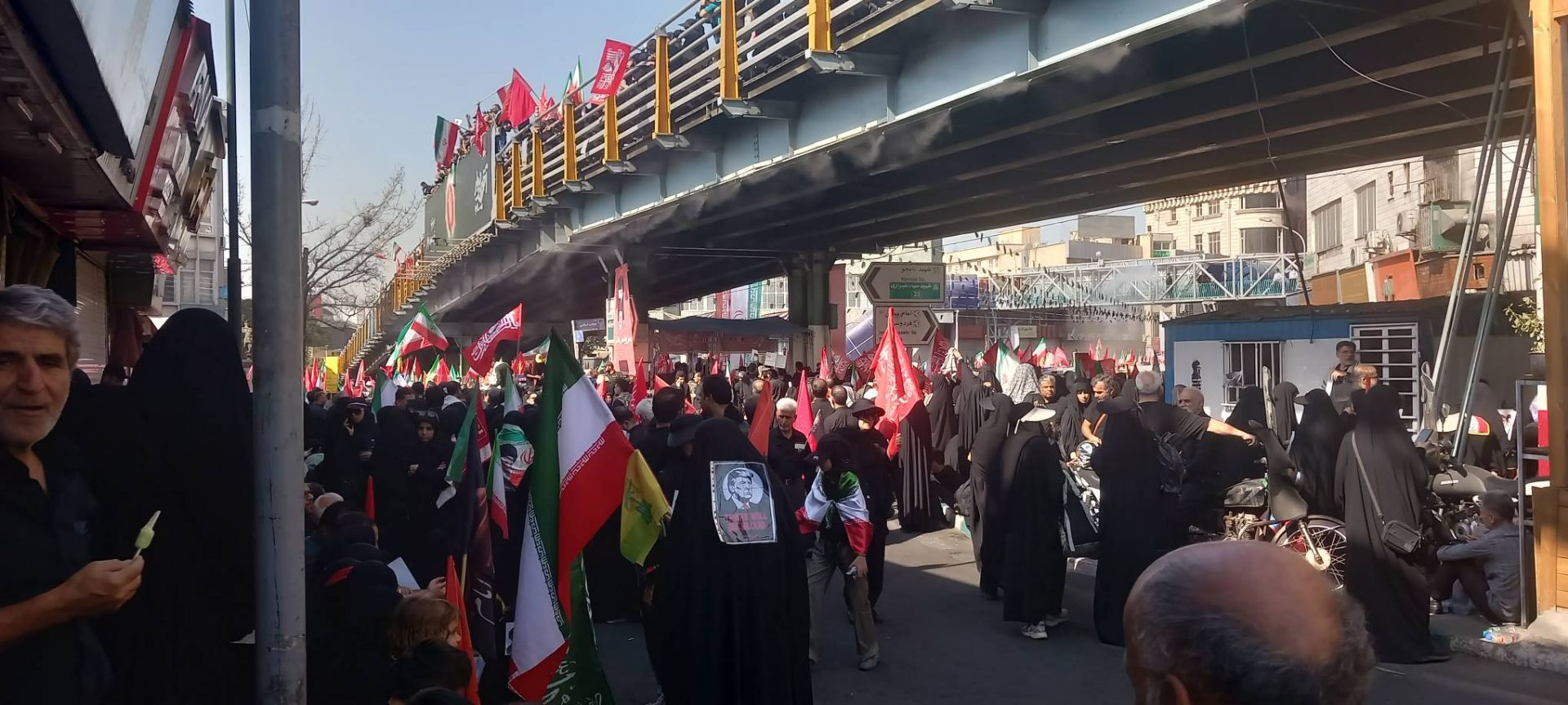 تجمعات پرشور مردمی از مترو تا خیابان 