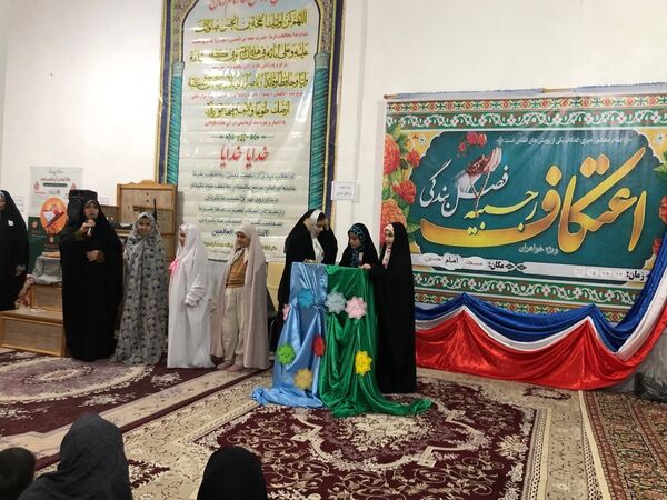 مراسم اعتکاف دانش آموزی در شهر راز