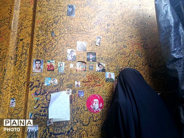 اردوی زیارتی دانشجومعلمان قم در مرقد امام و بیت رهبر شهید
