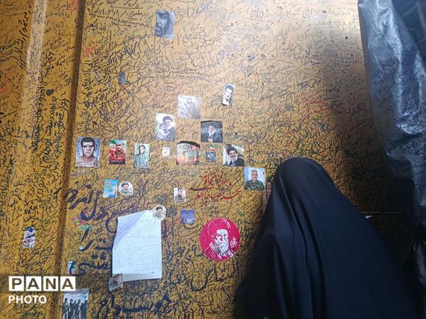 اردوی زیارتی دانشجومعلمان قم در مرقد امام و بیت رهبر شهید