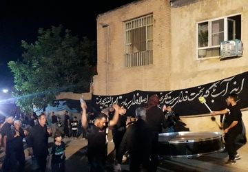 برگزاری مراسم سینه زنی در روستای حصار و فر شهرستان شازند