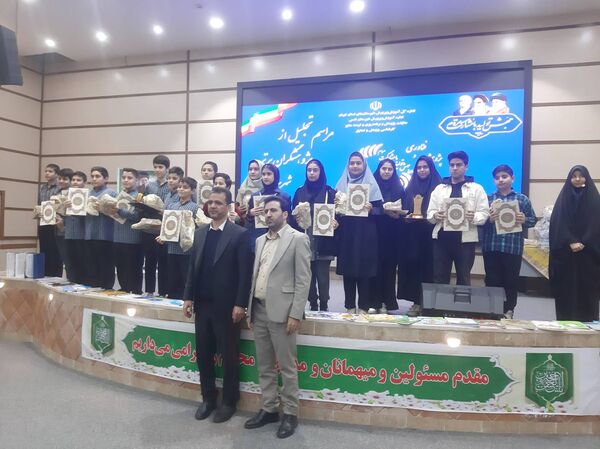 تجلیل از معلمان پژوهنده و دانش‌آموزان پژوهشگر در شهرستان قدس