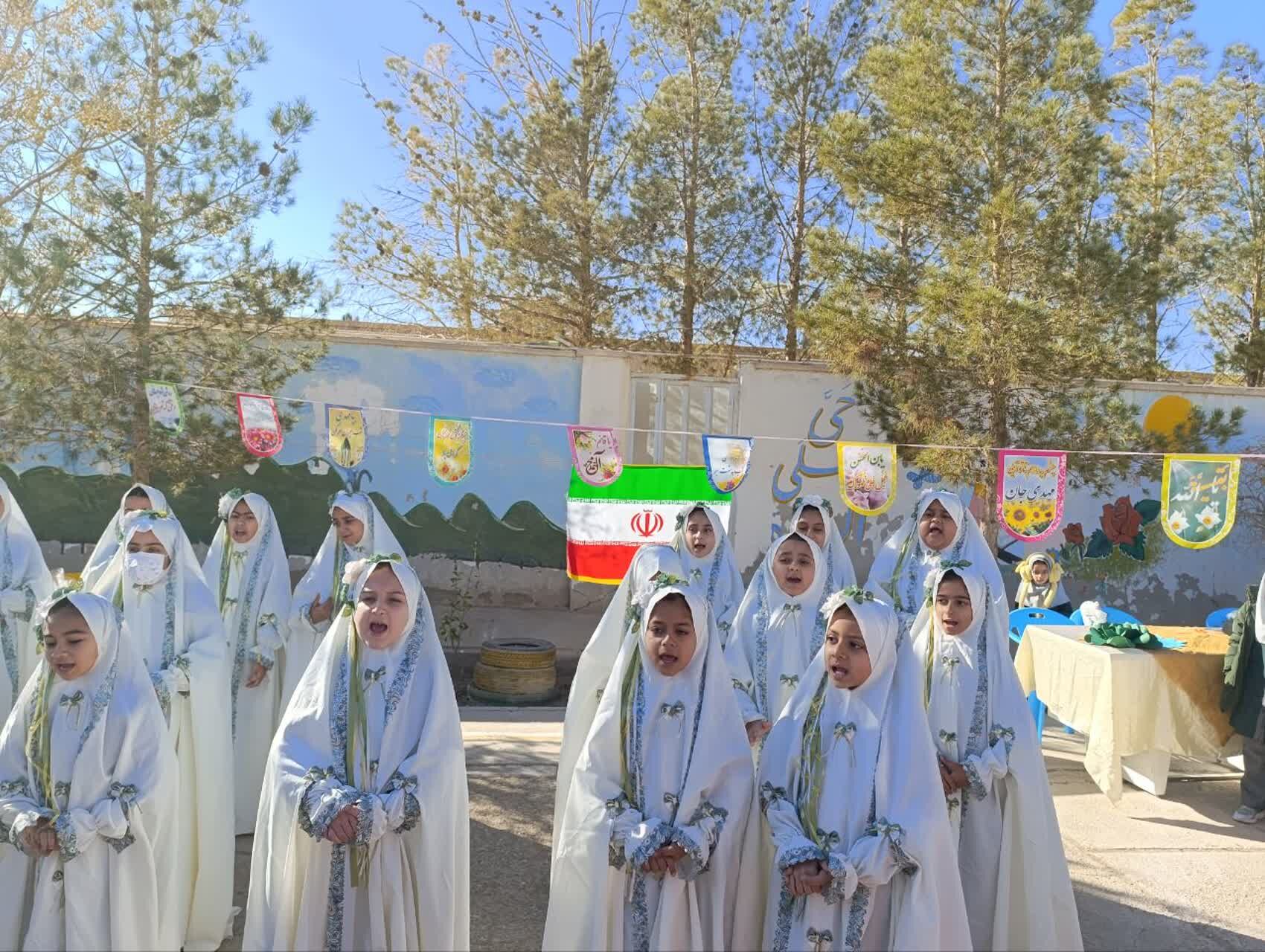 شور و هیجان هفته فرهنگ و هنر در دبستان خدیجه کبری ابرکوه