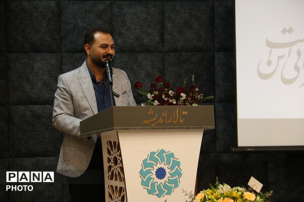  استقبال مخاطبان از معرفی اثر ادبی «یک جام دگر» در یزد