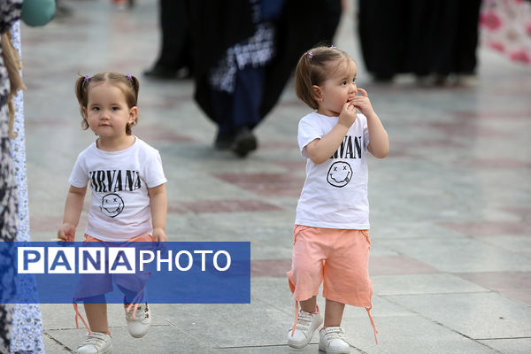 تشرف دختران به زیارت حرم مطهر حضرت معصومه(س)