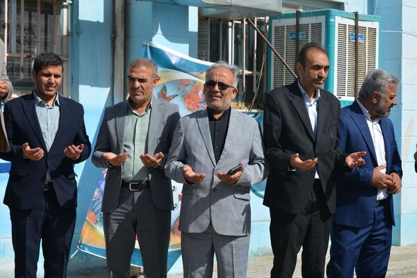 برگزاری جشن شکوفه‌های کلاس اولی دربهارستان‌دو