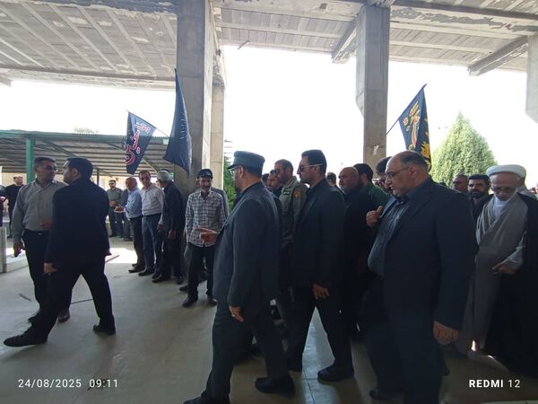 میثاق استاندار و مسئولان استانی با شهدا در سفر به زرقان