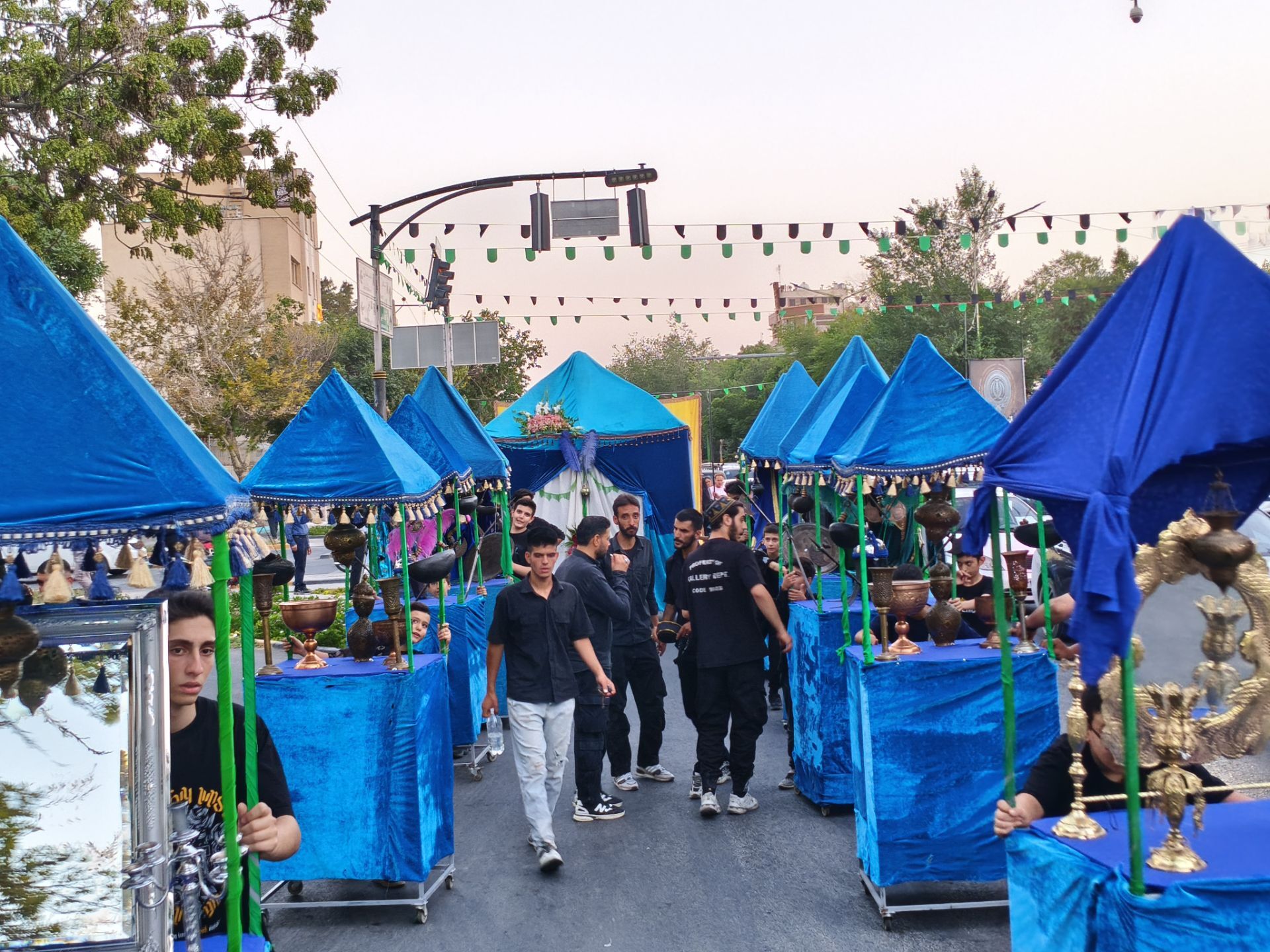  کاروان عظیم نوجوان کربلا در خیابان پروین 