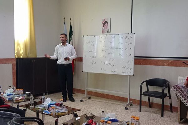 تجلیل از دانش‌آموزان برگزیده استانی طرح دادرس دبیرستان فرزانگان یک اسلامشهر