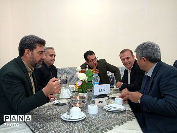 آیین تجلیل از فرهنگی بازنشسته در شهرستان مانه
