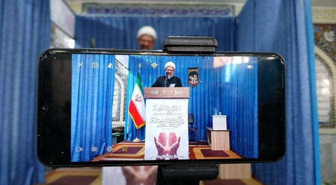 حضور مدیرکل اداره ورز‌ و جوانان در صفوف نماز جمعه بن