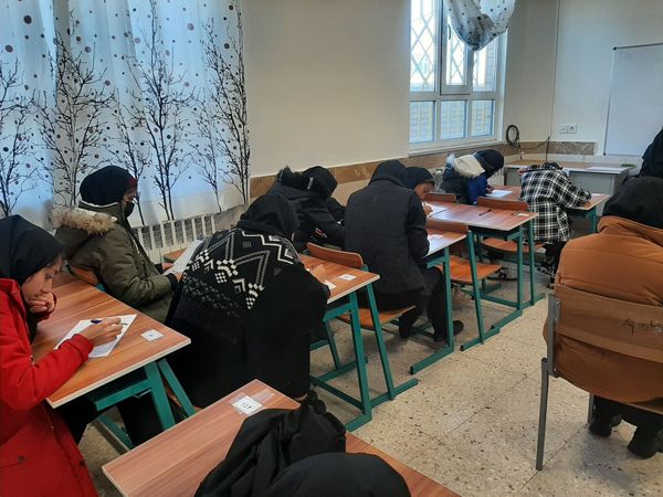 امتحانات نوبت اول دانش آموزان دبیرستان نیایش شهرستان باخرز