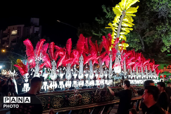 بجنورد یکپارچه در سوگ حسین(ع)