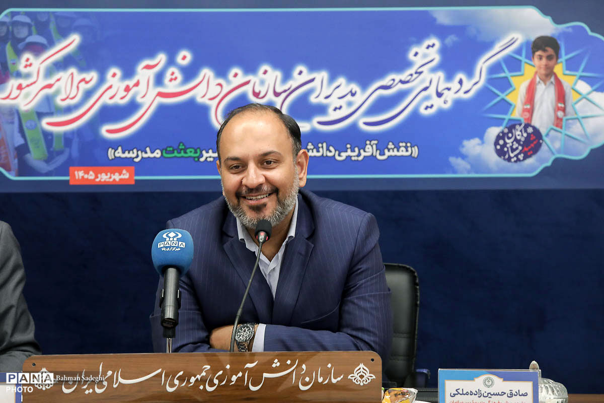 سازمان دانش‌آموزی؛ زیرساخت میدان‌گشایی تربیتی/ سازمان دانش‌آموزی تشکل نیست؛ بستری برای فعالیت تشکل‌هایی چون پیشتازان است/ ضرورت توسعه دبیرخانه‌های تخصصی در سازمان دانش‌آموزی