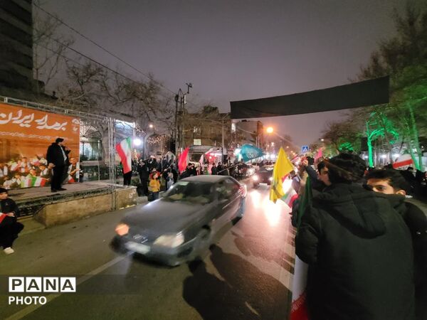 اجتماع دانش‌آموزان و فرهنگیان در هنرستان قندی